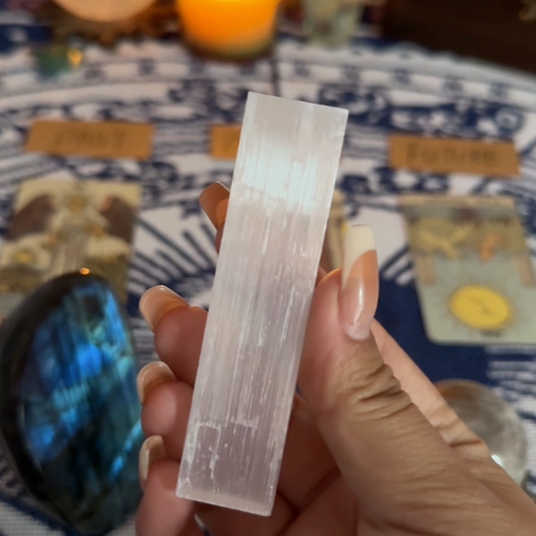 Crystal Harmony: Healing Guidance with Tarot