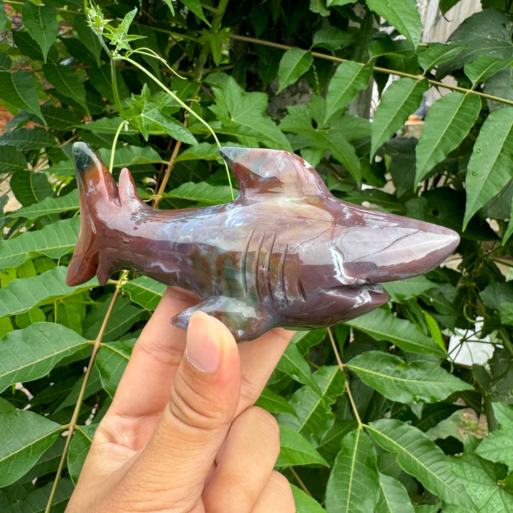 Sculpture de requin unique en jaspe océanique/agate