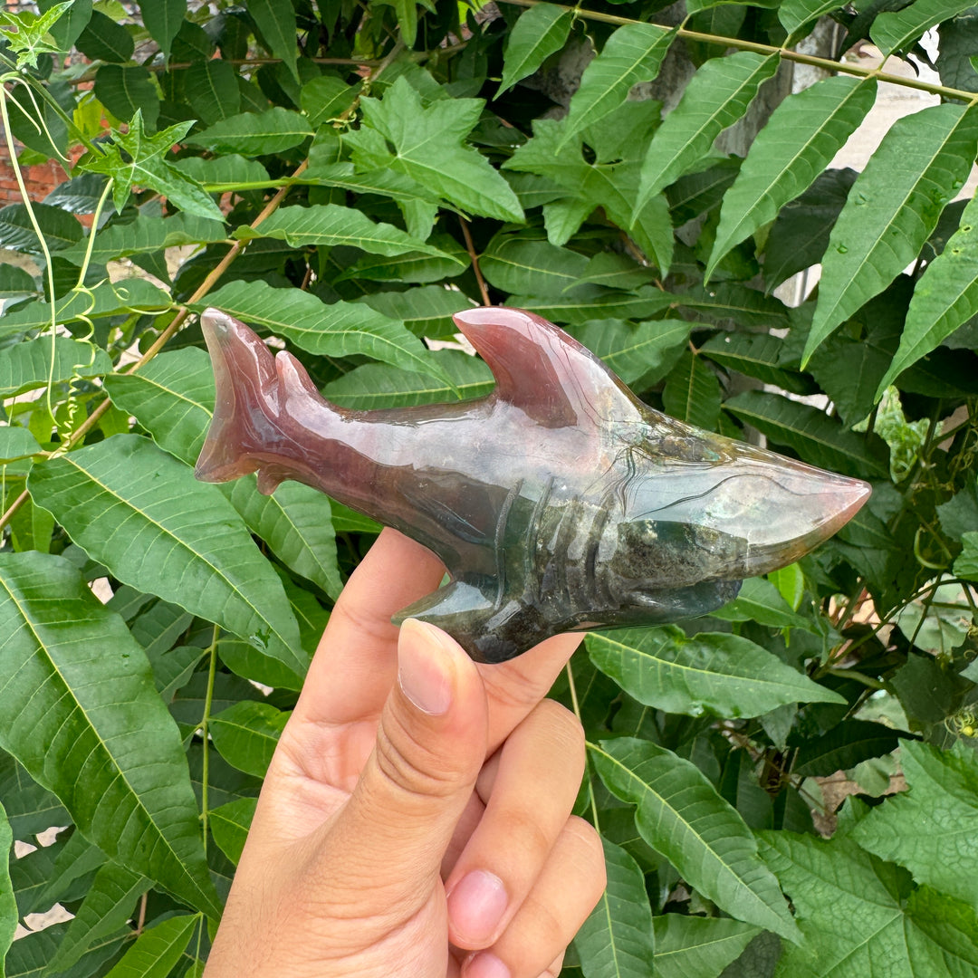 Sculpture de requin unique en jaspe océanique/agate