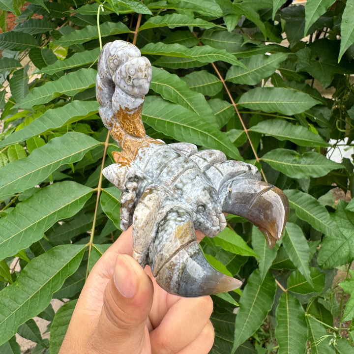 Sculpture de requin unique en jaspe océanique/agate