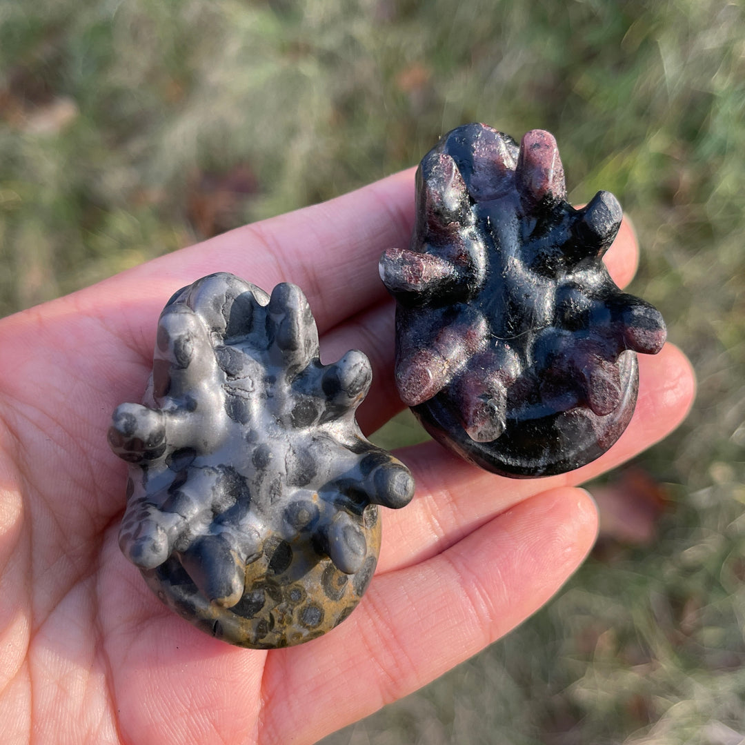 Natural Crystal Carving Ghost-Faced Spider