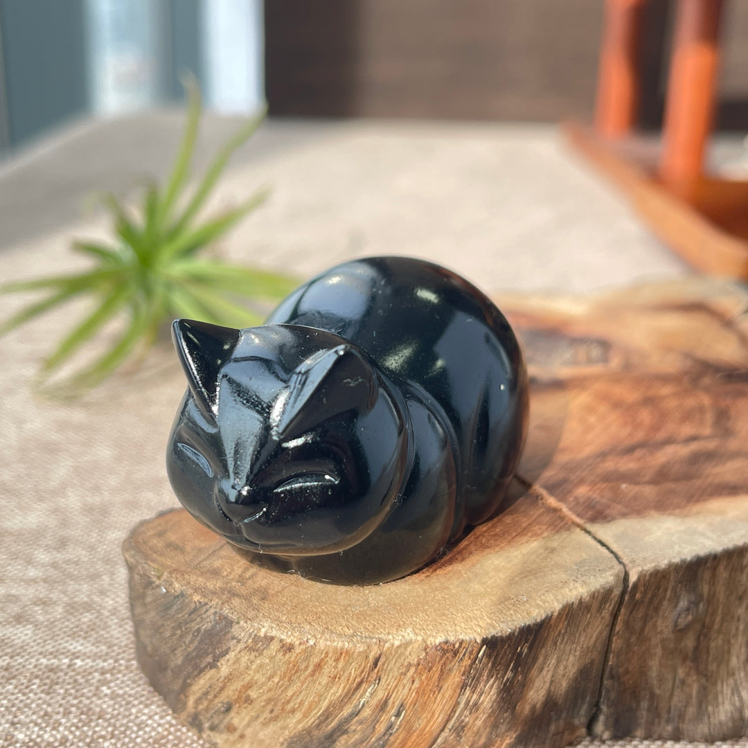 Natural Carving Loaf Cat