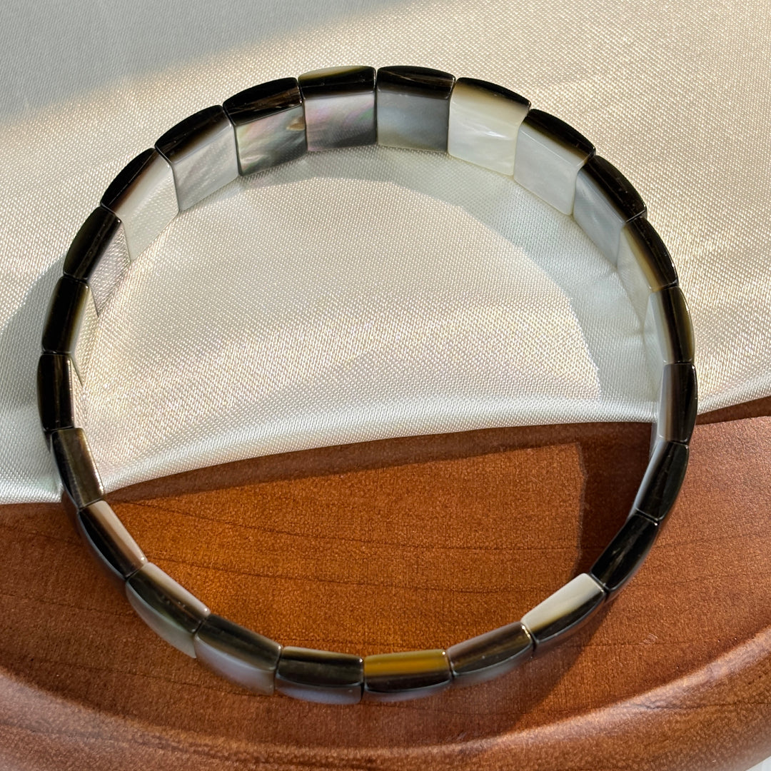 Black Shell Square Bracelet 11.4-11.7mm