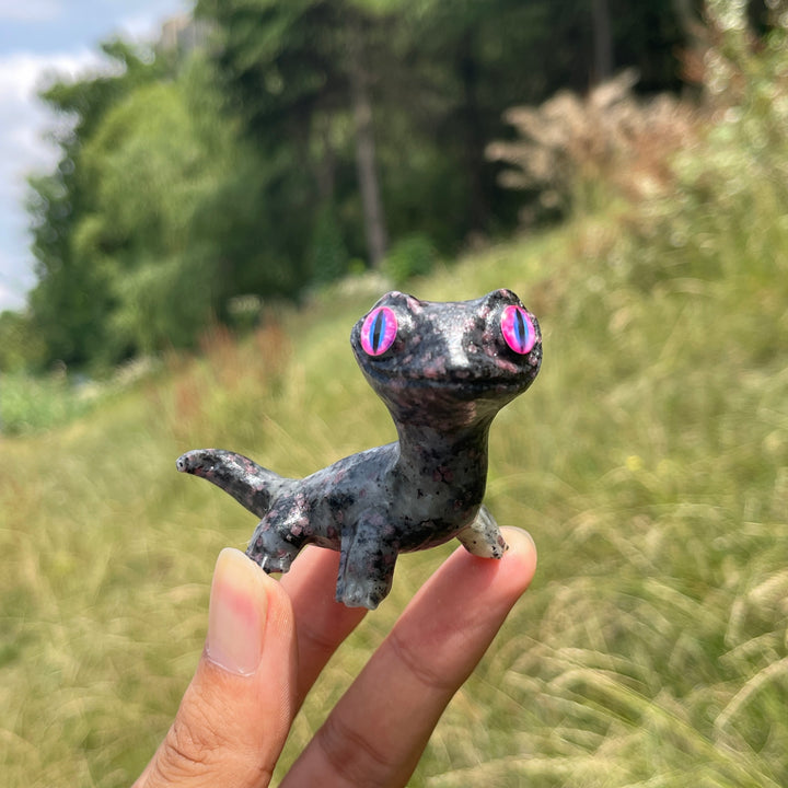 Natural Crystal Big-Eyed Lizard Carving