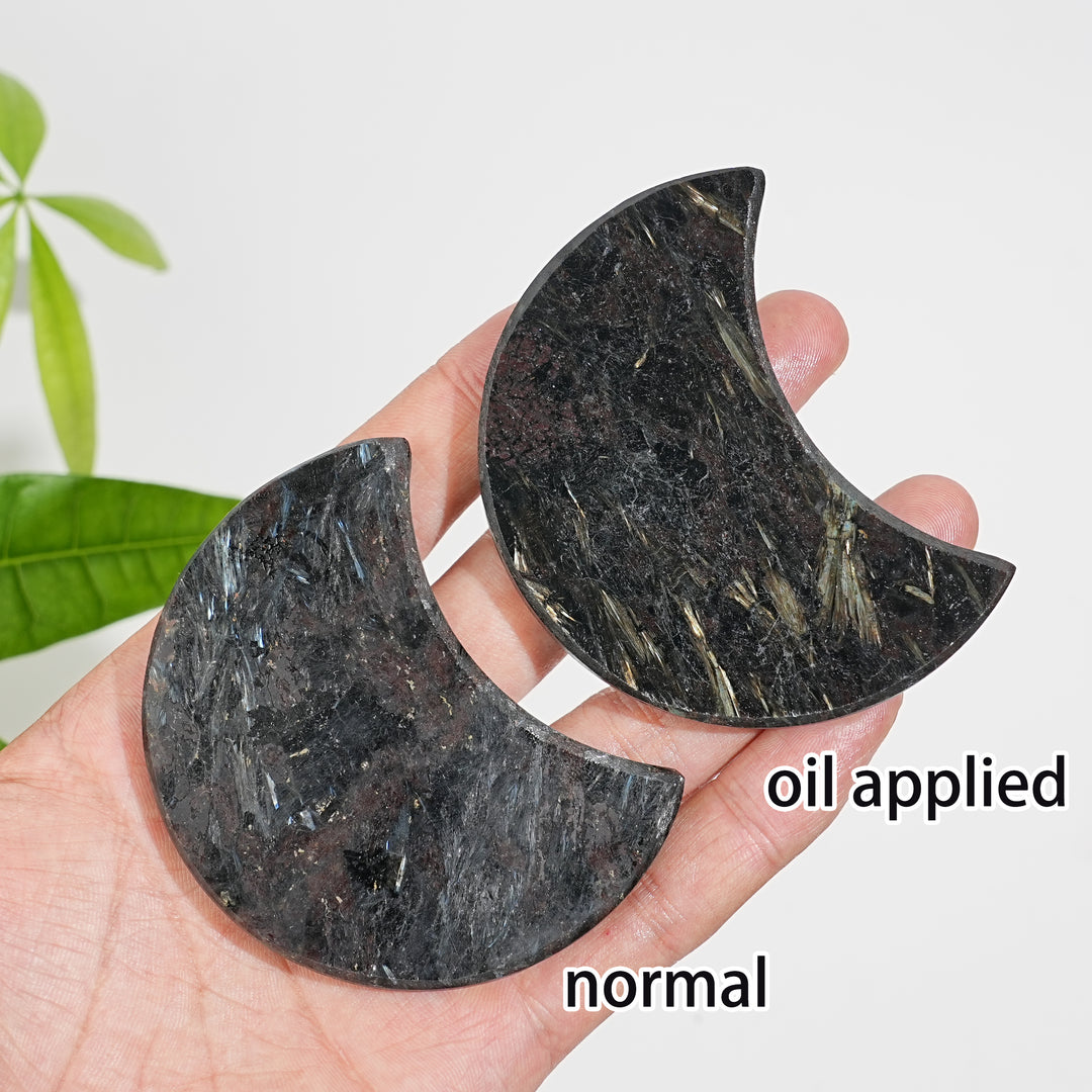 Natural Crystal Garnet With Arfvedsonite Moon