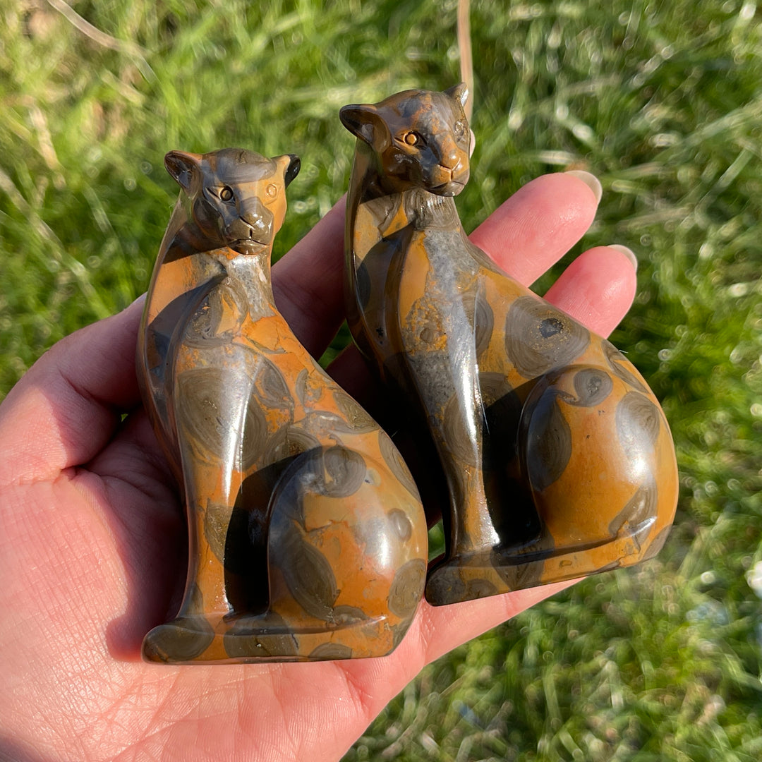 Natural Leopard Skin Jasper Looking Back Leopard Carving
