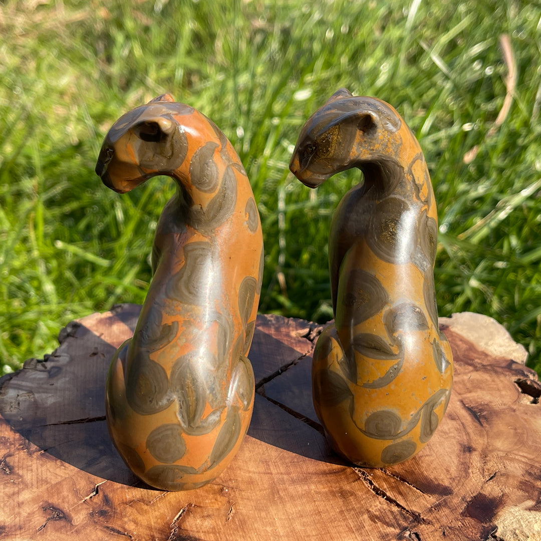 Natural Leopard Skin Jasper Looking Back Leopard Carving