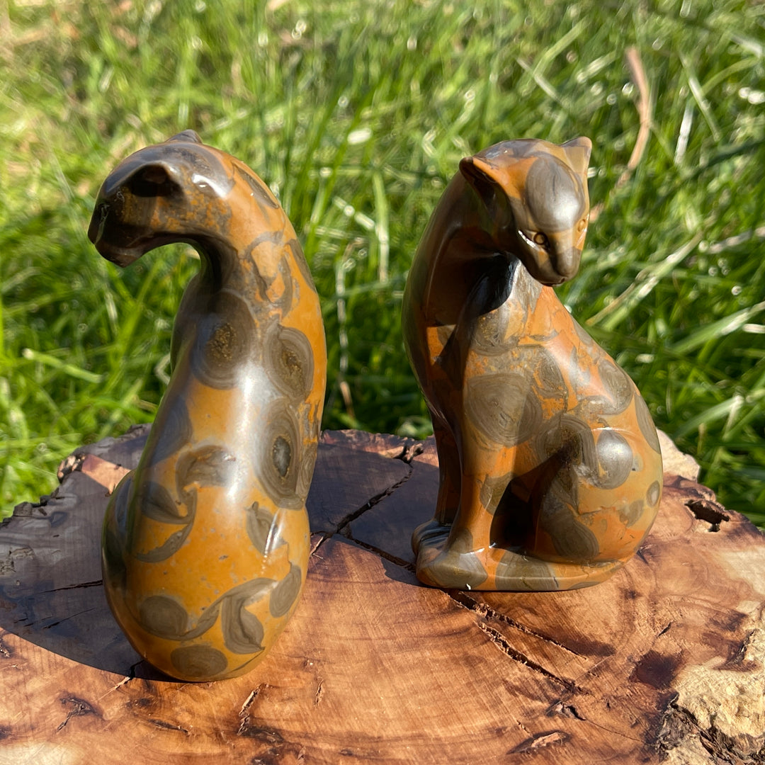 Natural Leopard Skin Jasper Looking Back Leopard Carving