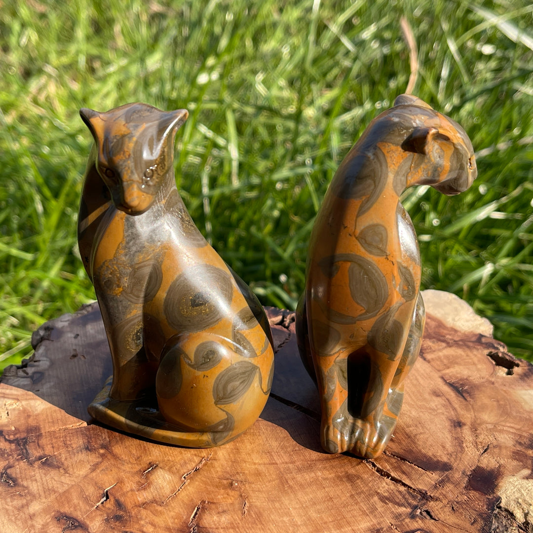 Natural Leopard Skin Jasper Looking Back Leopard Carving