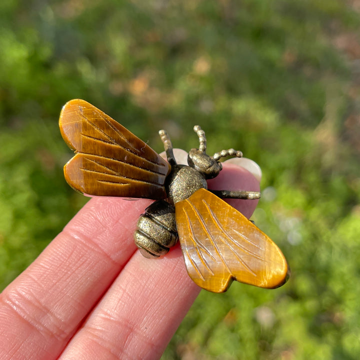Natural Crystal Carving Bee