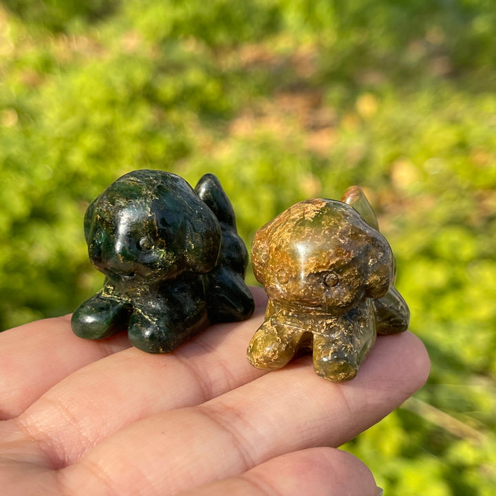 Natural Carving Fuchsite in Quartz Mini Dog