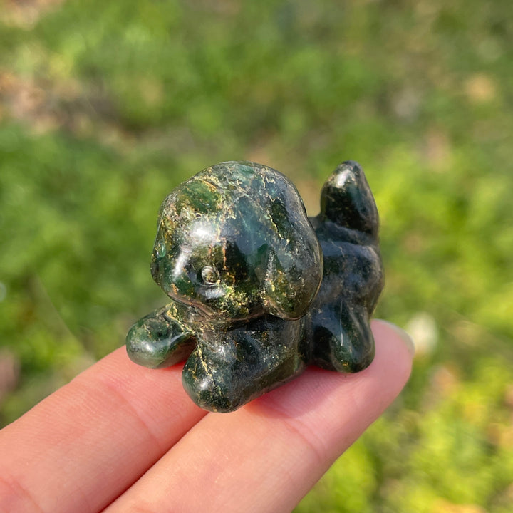 Natural Carving Fuchsite in Quartz Mini Dog