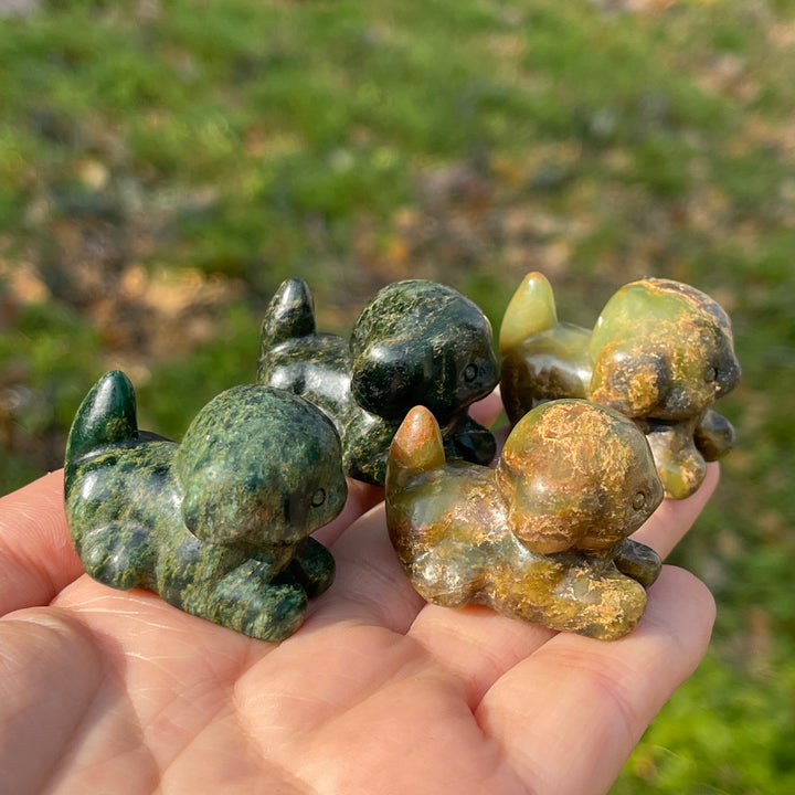 Natural Carving Fuchsite in Quartz Mini Dog