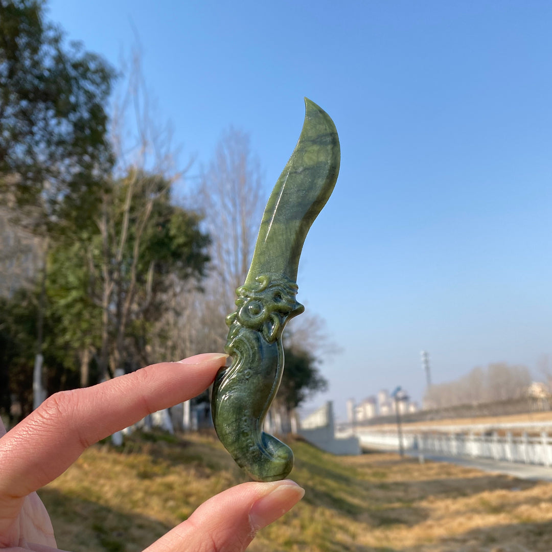 Natural Crystal Dagger Carving