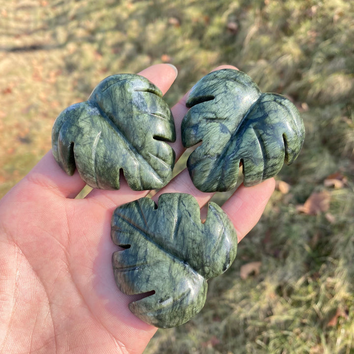 Natural Crystal Carving Serpentine Monstera Leaf