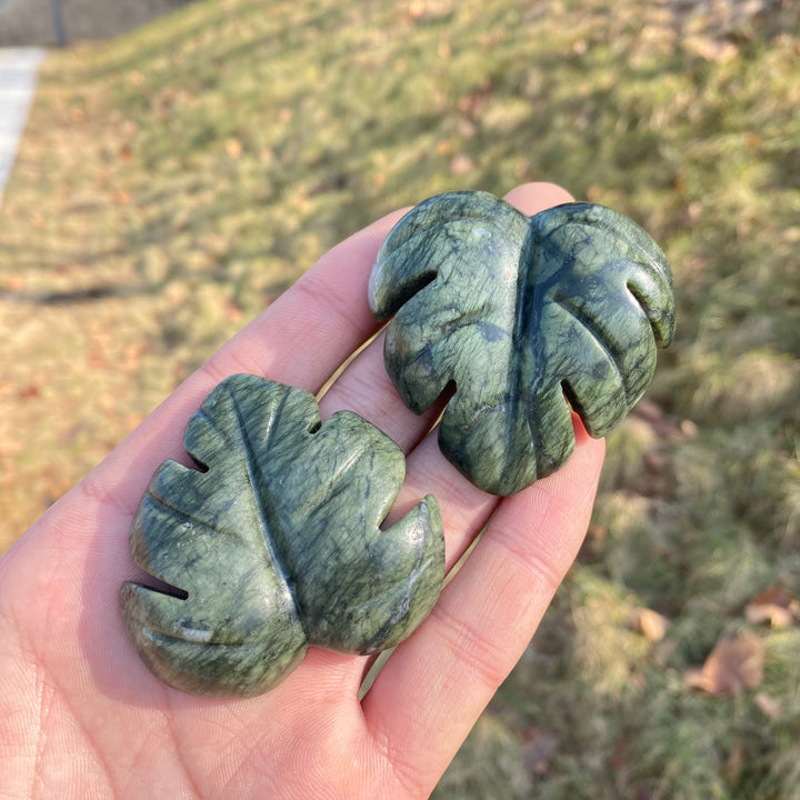 Natural Crystal Carving Serpentine Monstera Leaf
