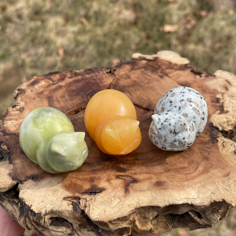 Natural Carving Loaf Cat