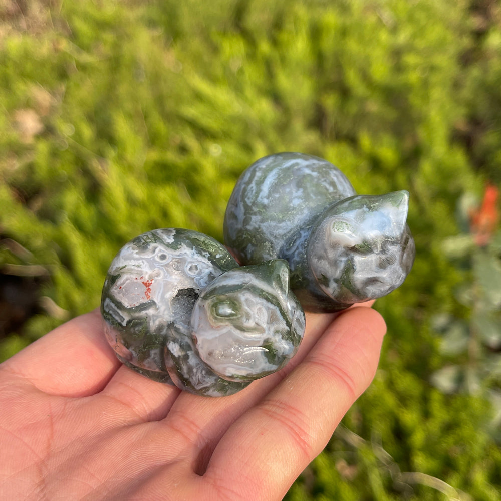 Natural Moss Agate Bread Cat Carving