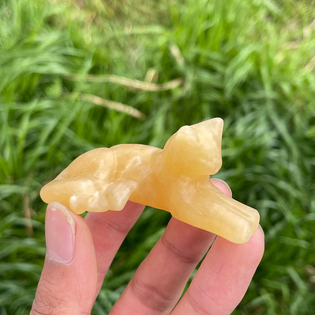 Natural Crystal Carving Curled-Tail Lying Cat