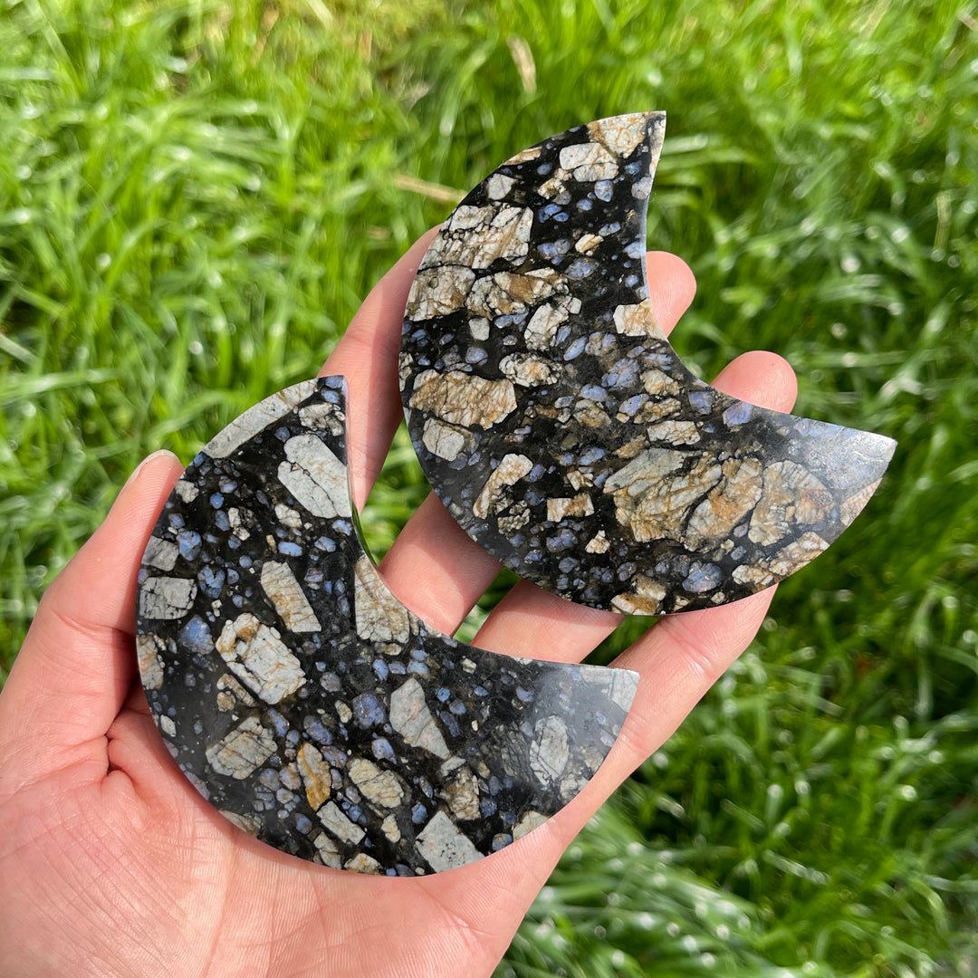 Natural Crystal Que Sera Stone Moon Carving