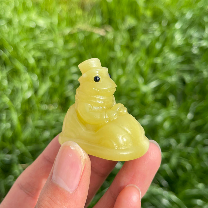Natural Bumper Car Frog Crystal Carving