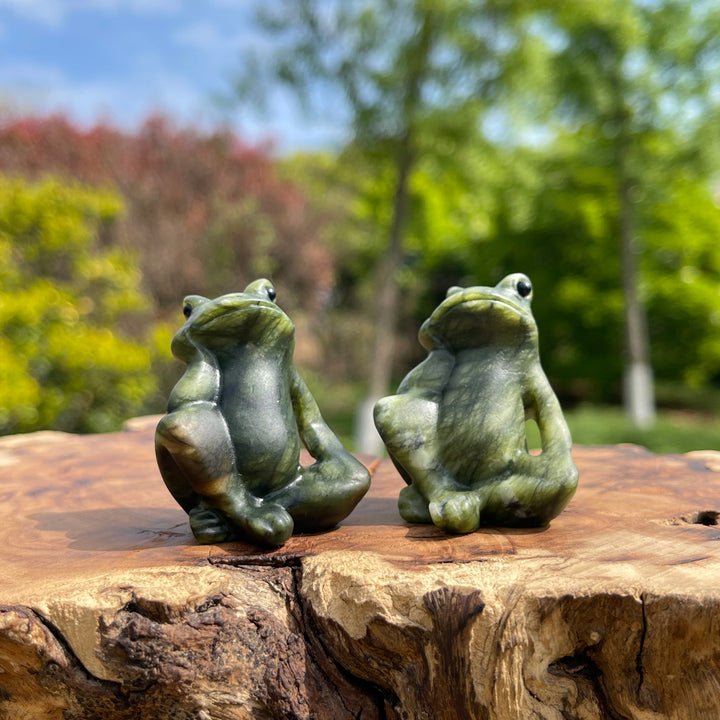 Natural Crystal Daydreaming Frog Carving