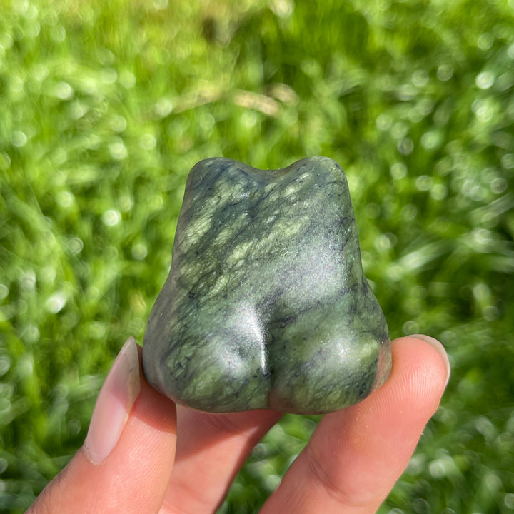 Natural Crystal Serpentine Round Frog Carving