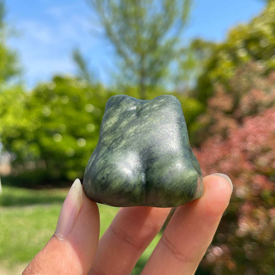 Natural Crystal Serpentine Round Frog Carving