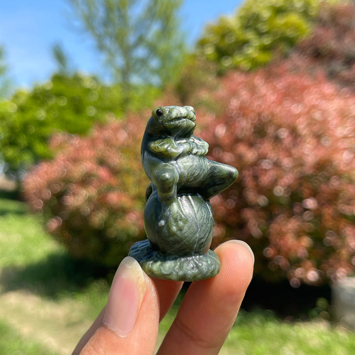 Natural Crystal Relaxed Frog Carving