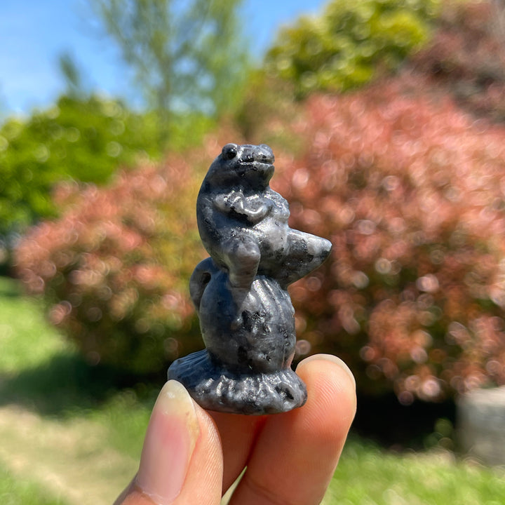 Natural Crystal Relaxed Frog Carving