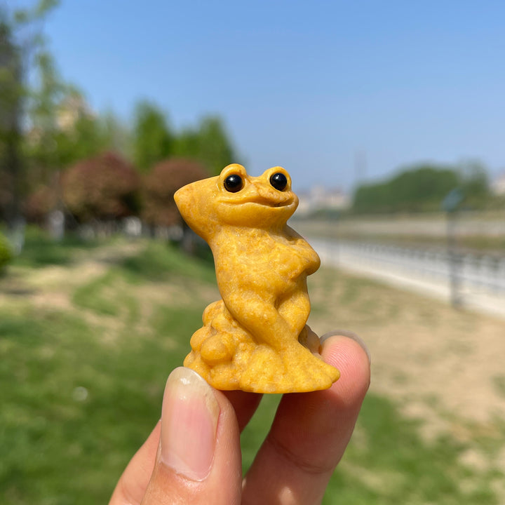 Natural Crystal Resting Frog Carving