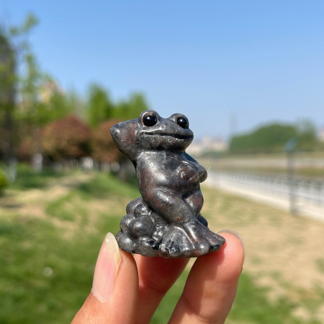Natural Crystal Resting Frog Carving