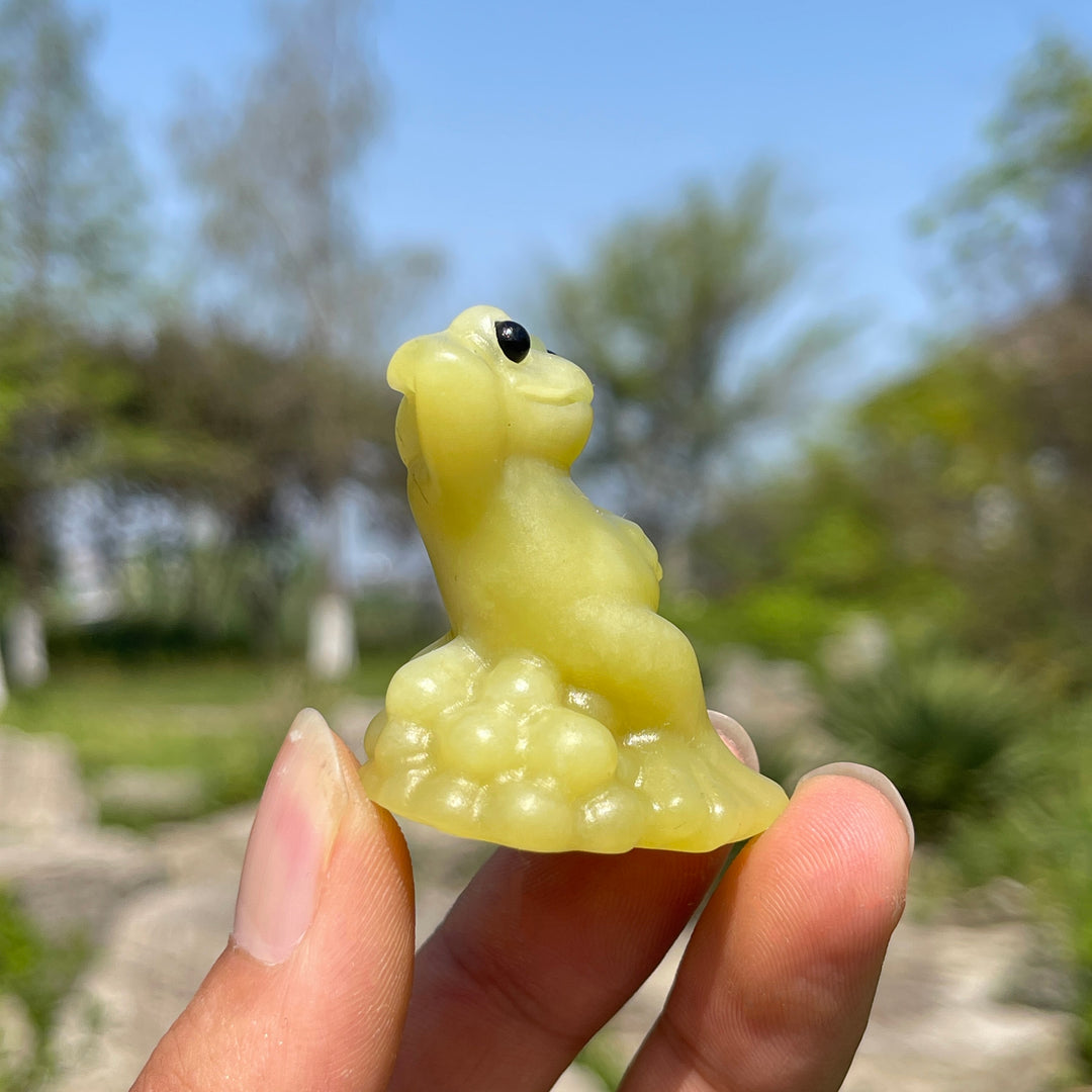 Natural Crystal Resting Frog Carving