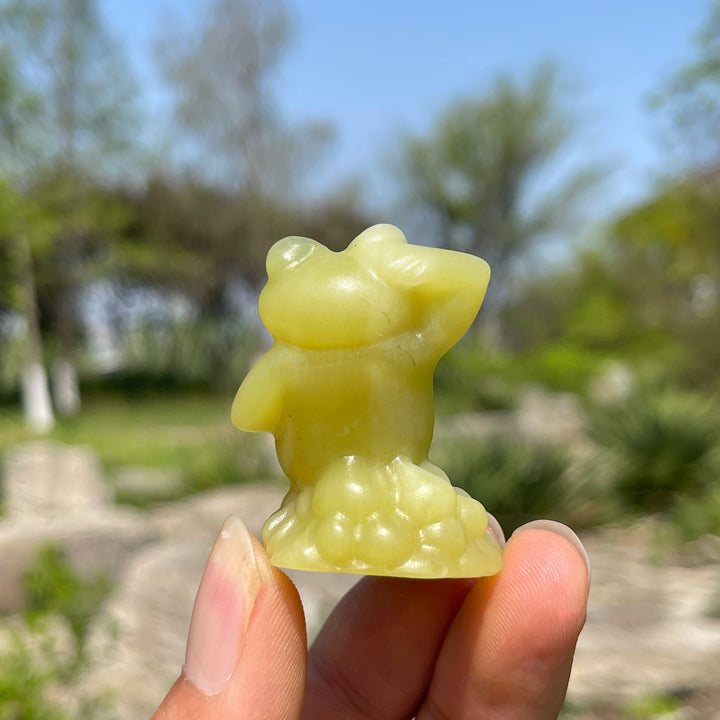 Natural Crystal Resting Frog Carving