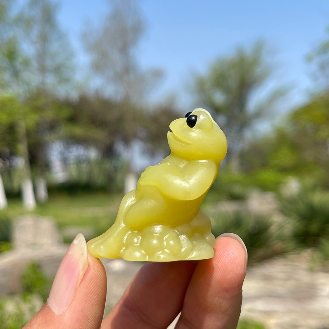 Natural Crystal Resting Frog Carving