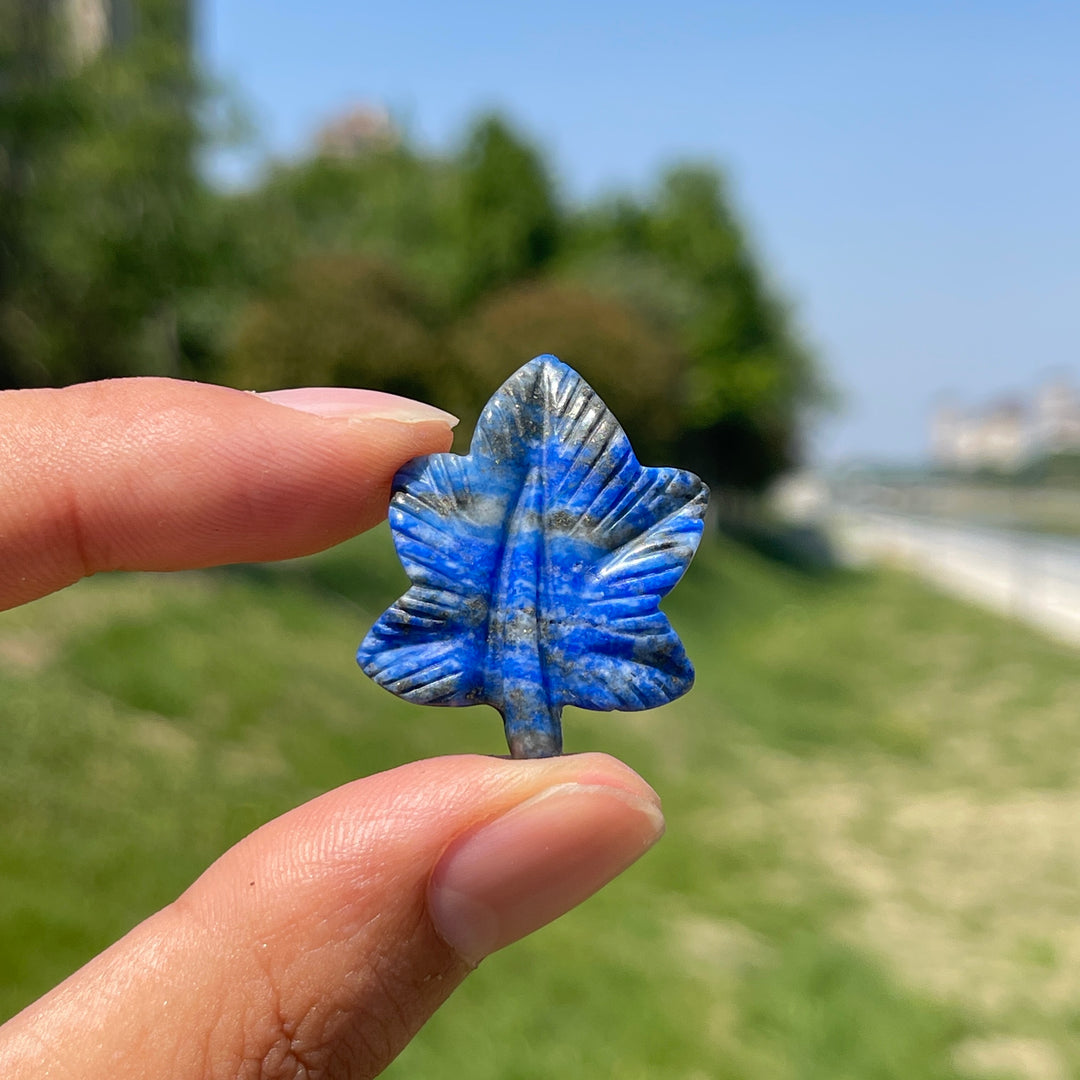 Natural Crystal Mini Maple Leaf Carving