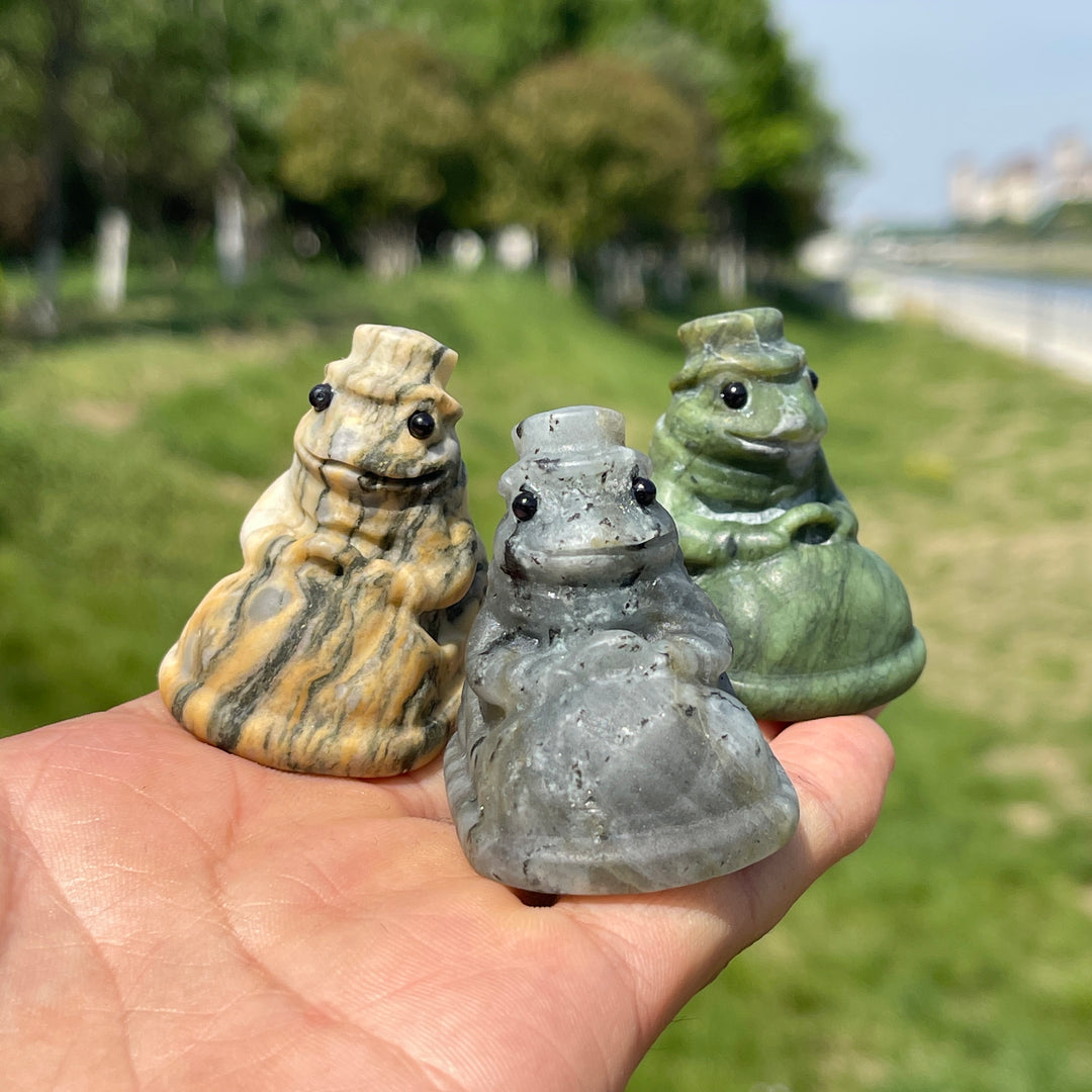 Natural Bumper Car Frog Crystal Carving