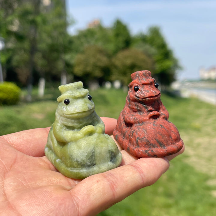 Natural Bumper Car Frog Crystal Carving