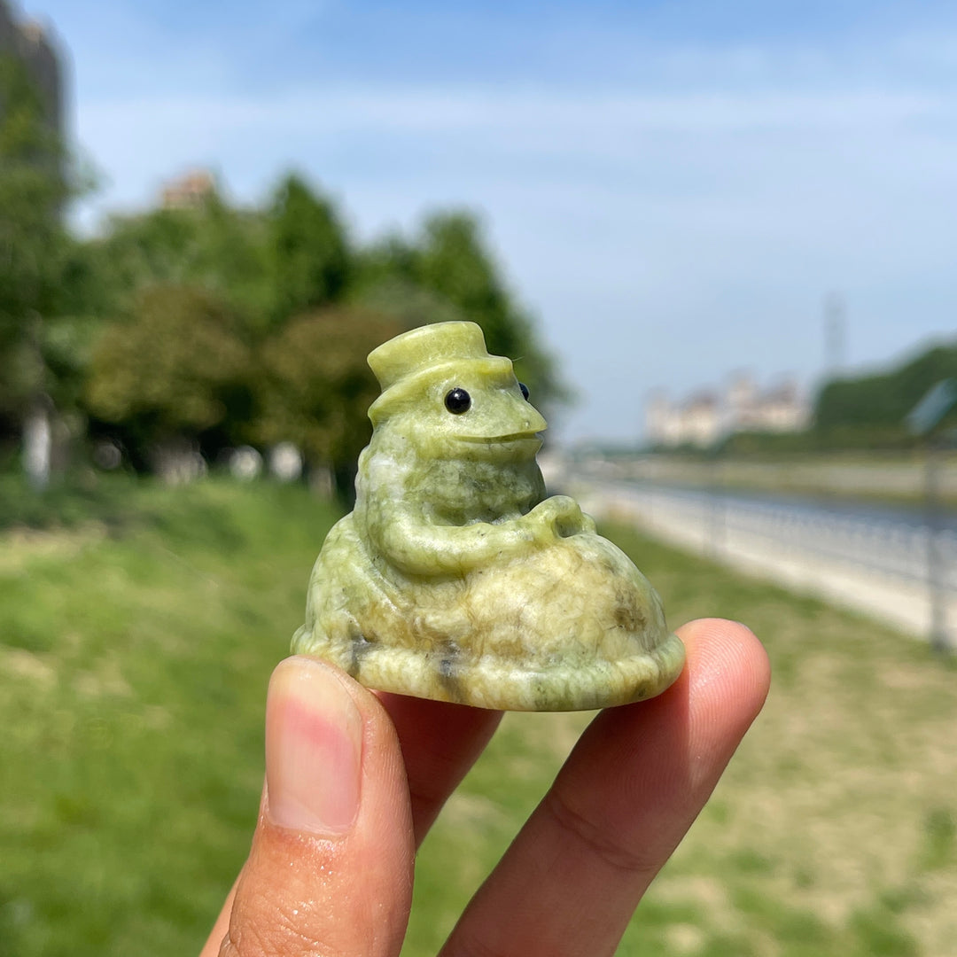 Natural Bumper Car Frog Crystal Carving