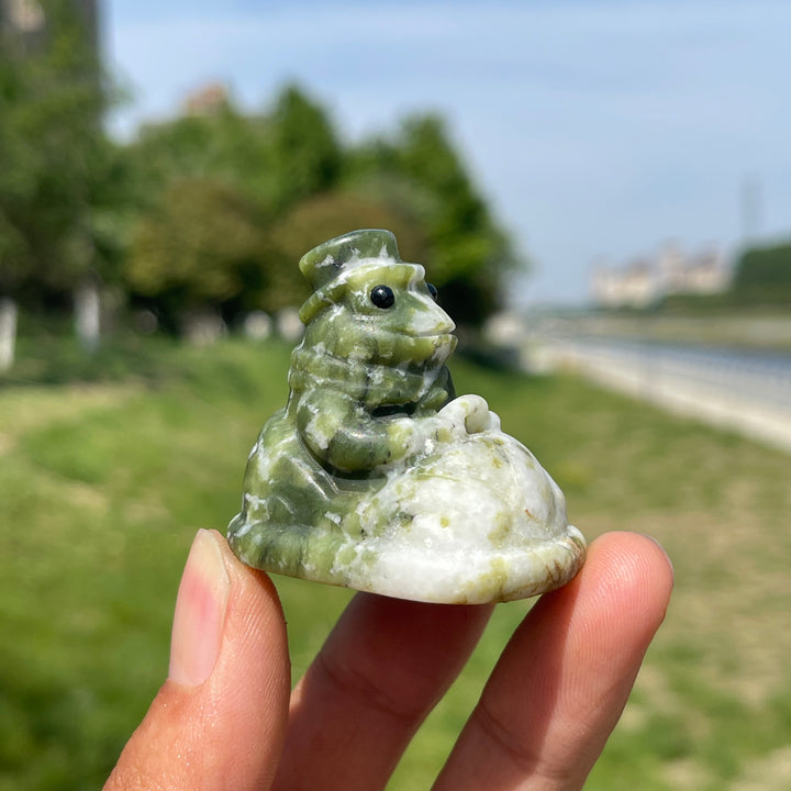 Natural Bumper Car Frog Crystal Carving