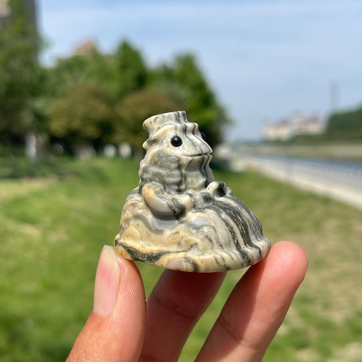 Natural Bumper Car Frog Crystal Carving