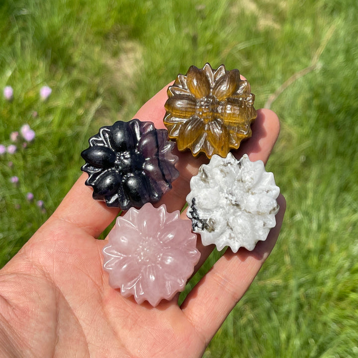 Natural Crystal Carving Daisy