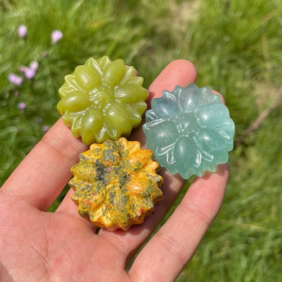 Natural Crystal Carving Daisy