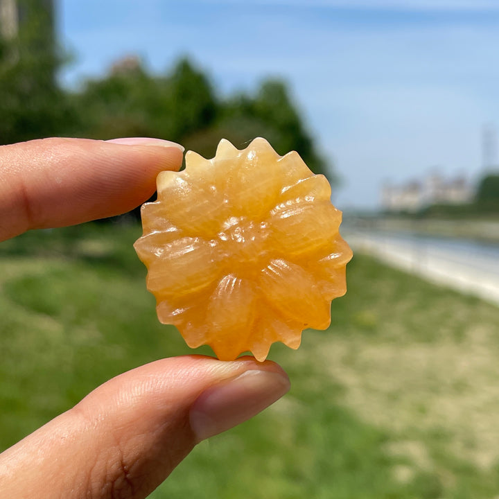 Natural Crystal Carving Daisy