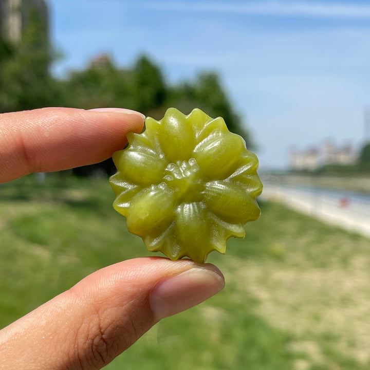 Natural Crystal Carving Daisy