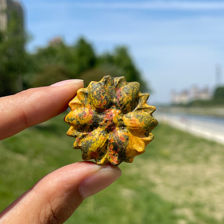 Natural Crystal Carving Daisy