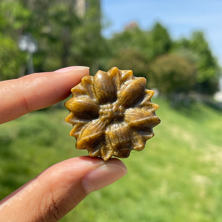 Natural Crystal Carving Daisy