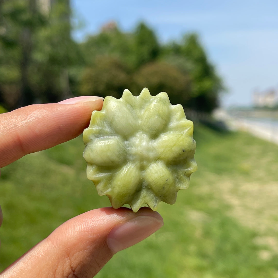 Natural Crystal Carving Daisy