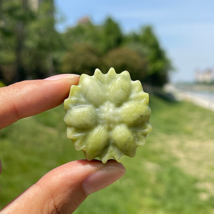 Natural Crystal Carving Daisy