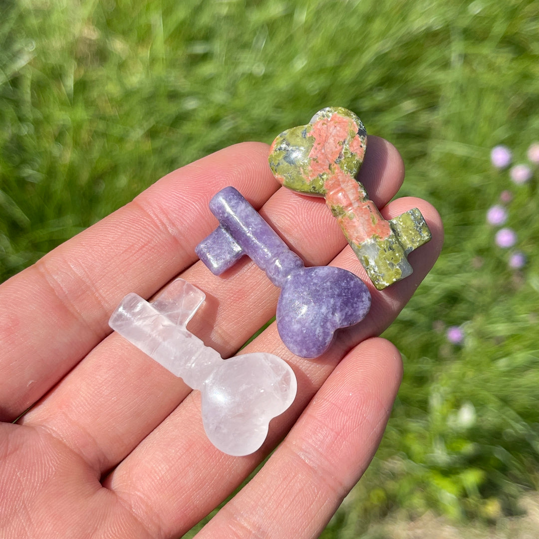 Natural Crystal Heart Key Carving